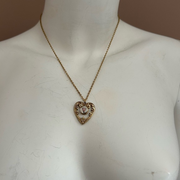4/$100 Victorian flower heart necklace VTG 19
Inch 💐 - Picture 8 of 8